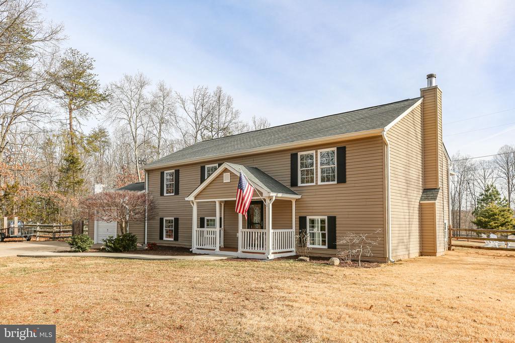 8515 FOUNDRY RUN DR, FREDERICKSBURG, Virginia 22408, 5 Bedrooms Bedrooms, ,3 BathroomsBathrooms,Residential,8515 FOUNDRY RUN DR,VASP2038854 MLS # VASP2038854