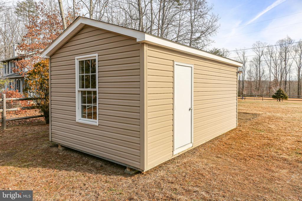 8515 FOUNDRY RUN DR, FREDERICKSBURG, Virginia 22408, 5 Bedrooms Bedrooms, ,3 BathroomsBathrooms,Residential,8515 FOUNDRY RUN DR,VASP2038854 MLS # VASP2038854