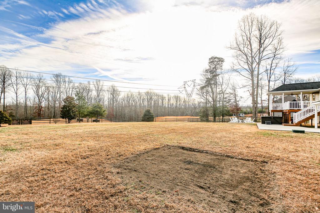 8515 FOUNDRY RUN DR, FREDERICKSBURG, Virginia 22408, 5 Bedrooms Bedrooms, ,3 BathroomsBathrooms,Residential,8515 FOUNDRY RUN DR,VASP2038854 MLS # VASP2038854