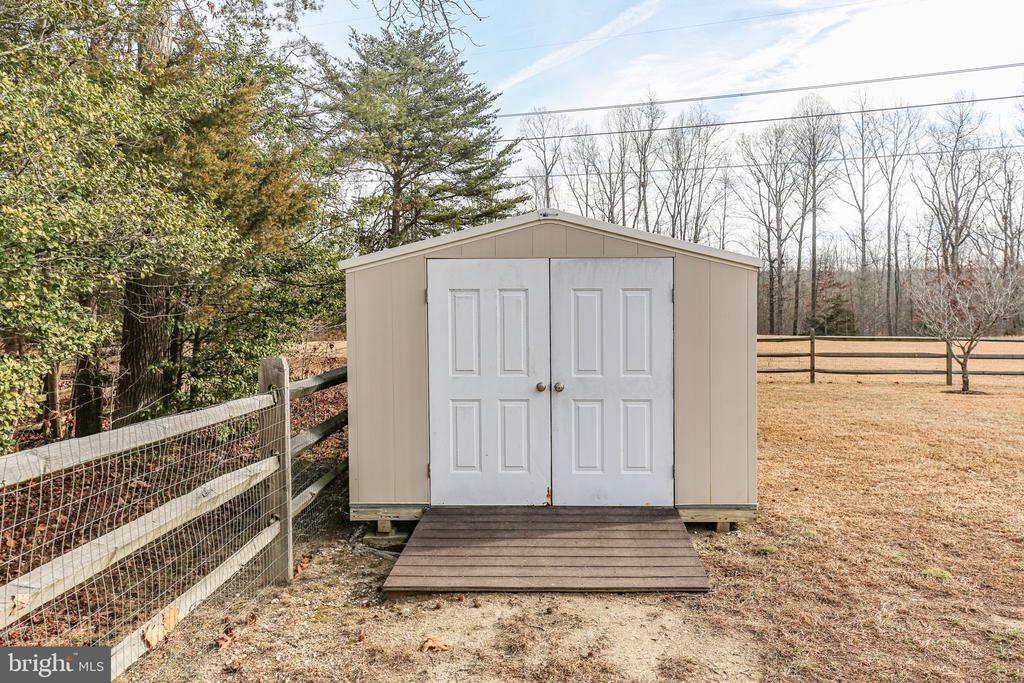 8515 FOUNDRY RUN DR, FREDERICKSBURG, Virginia 22408, 5 Bedrooms Bedrooms, ,3 BathroomsBathrooms,Residential,8515 FOUNDRY RUN DR,VASP2038854 MLS # VASP2038854