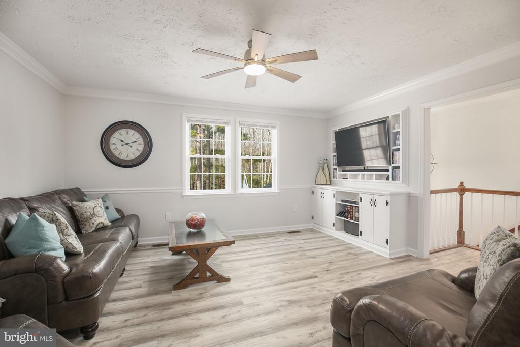 8515 FOUNDRY RUN DR, FREDERICKSBURG, Virginia 22408, 5 Bedrooms Bedrooms, ,3 BathroomsBathrooms,Residential,8515 FOUNDRY RUN DR,VASP2038854 MLS # VASP2038854