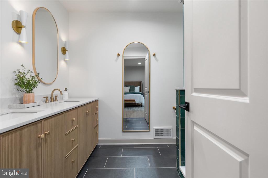 4386 LAKEWOOD DR, WARRENTON, Virginia, 4 Bedrooms Bedrooms, ,3 BathroomsBathrooms,Residential,4386 LAKEWOOD DR,VAFQ2020304 MLS # VAFQ2020304