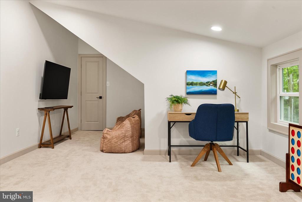 4386 LAKEWOOD DR, WARRENTON, Virginia, 4 Bedrooms Bedrooms, ,3 BathroomsBathrooms,Residential,4386 LAKEWOOD DR,VAFQ2020304 MLS # VAFQ2020304