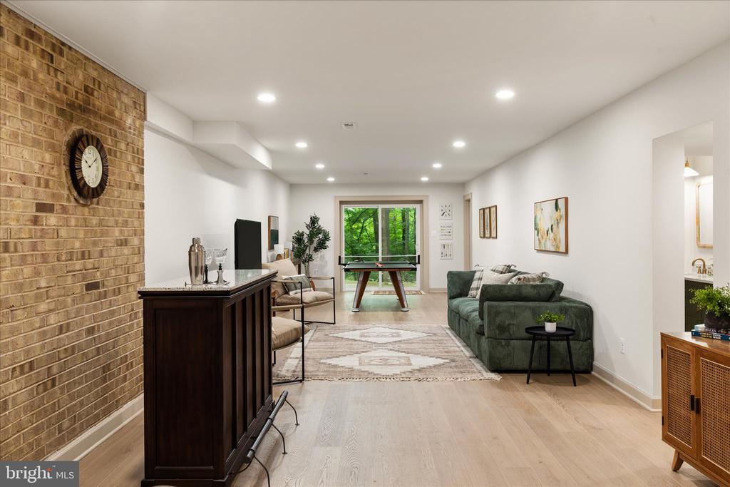 4386 LAKEWOOD DR, WARRENTON, Virginia, 4 Bedrooms Bedrooms, ,3 BathroomsBathrooms,Residential,4386 LAKEWOOD DR,VAFQ2020304 MLS # VAFQ2020304