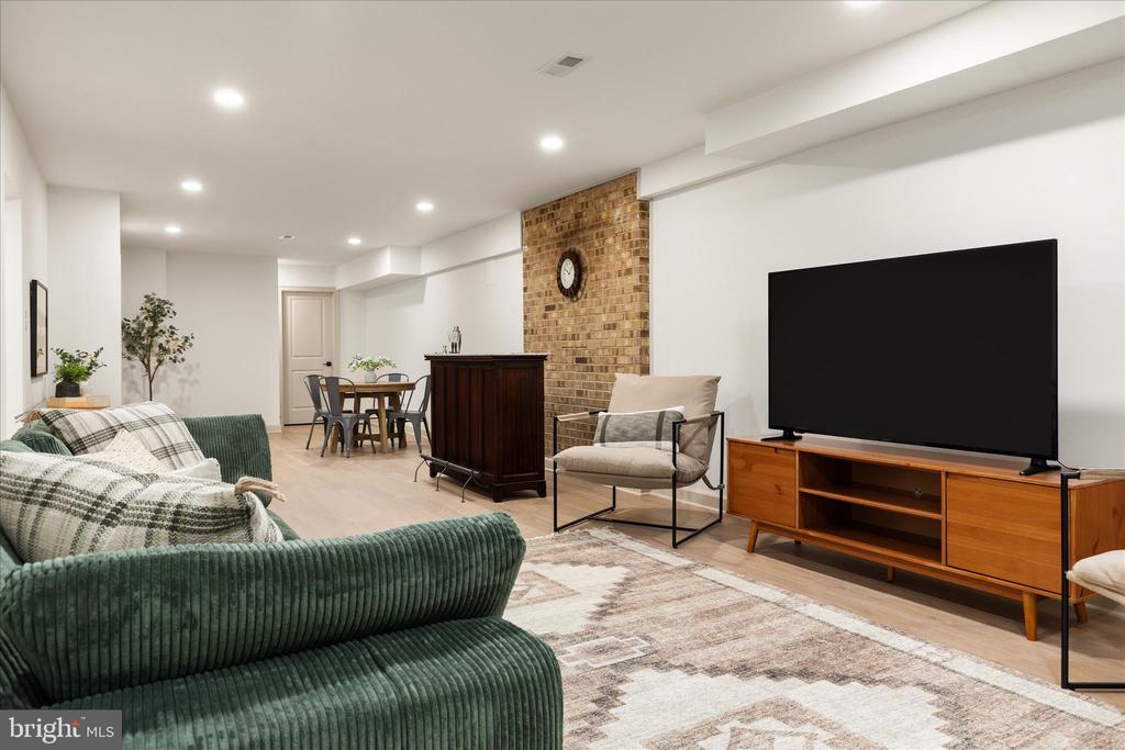 4386 LAKEWOOD DR, WARRENTON, Virginia, 4 Bedrooms Bedrooms, ,3 BathroomsBathrooms,Residential,4386 LAKEWOOD DR,VAFQ2020304 MLS # VAFQ2020304