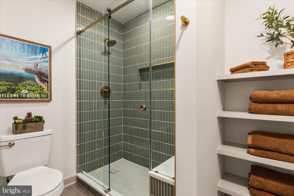 4386 LAKEWOOD DR, WARRENTON, Virginia, 4 Bedrooms Bedrooms, ,3 BathroomsBathrooms,Residential,4386 LAKEWOOD DR,VAFQ2020304 MLS # VAFQ2020304