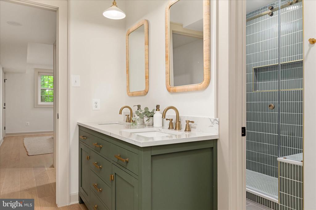 4386 LAKEWOOD DR, WARRENTON, Virginia, 4 Bedrooms Bedrooms, ,3 BathroomsBathrooms,Residential,4386 LAKEWOOD DR,VAFQ2020304 MLS # VAFQ2020304