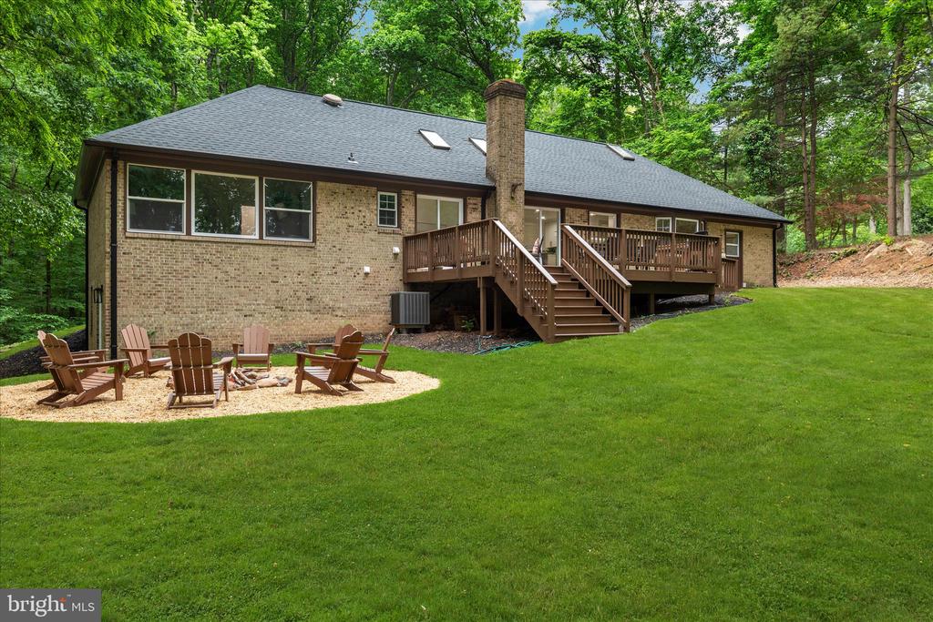 4386 LAKEWOOD DR, WARRENTON, Virginia, 4 Bedrooms Bedrooms, ,3 BathroomsBathrooms,Residential,4386 LAKEWOOD DR,VAFQ2020304 MLS # VAFQ2020304