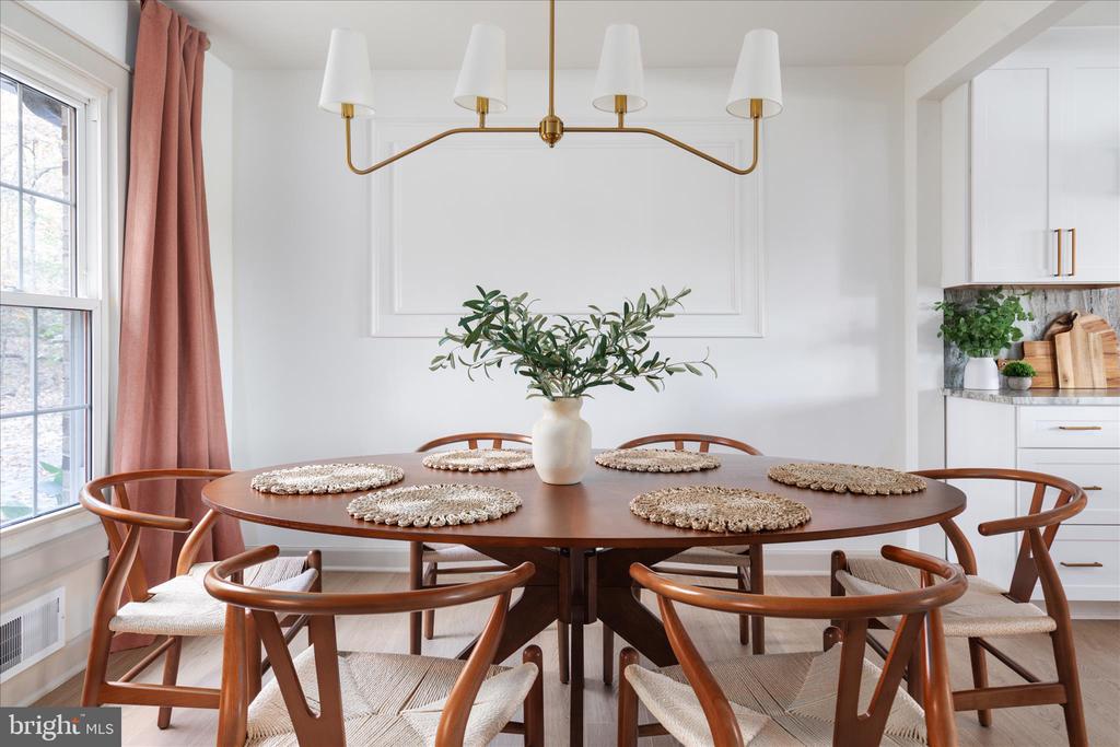 4386 LAKEWOOD DR, WARRENTON, Virginia, 4 Bedrooms Bedrooms, ,3 BathroomsBathrooms,Residential,4386 LAKEWOOD DR,VAFQ2020304 MLS # VAFQ2020304