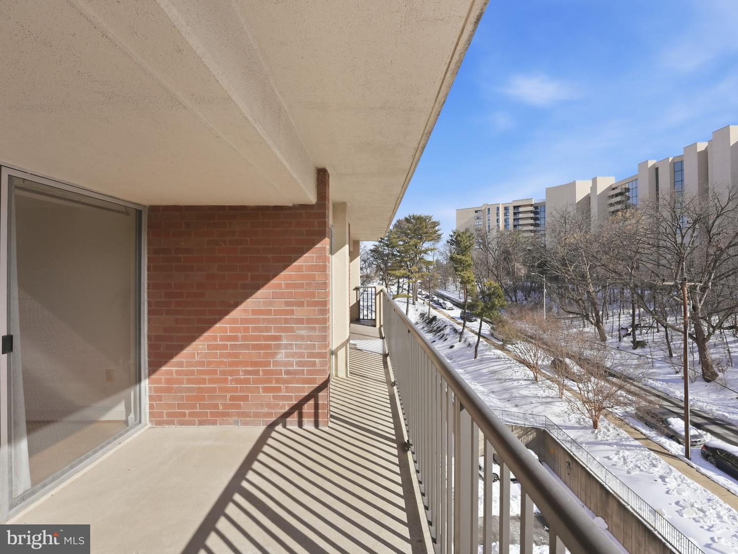 1300 ARMY NAVY DR #514, ARLINGTON, Virginia 22202, 2 Bedrooms Bedrooms, ,2 BathroomsBathrooms,Residential,For sale,1300 ARMY NAVY DR #514,VAAR2062974 MLS # VAAR2062974