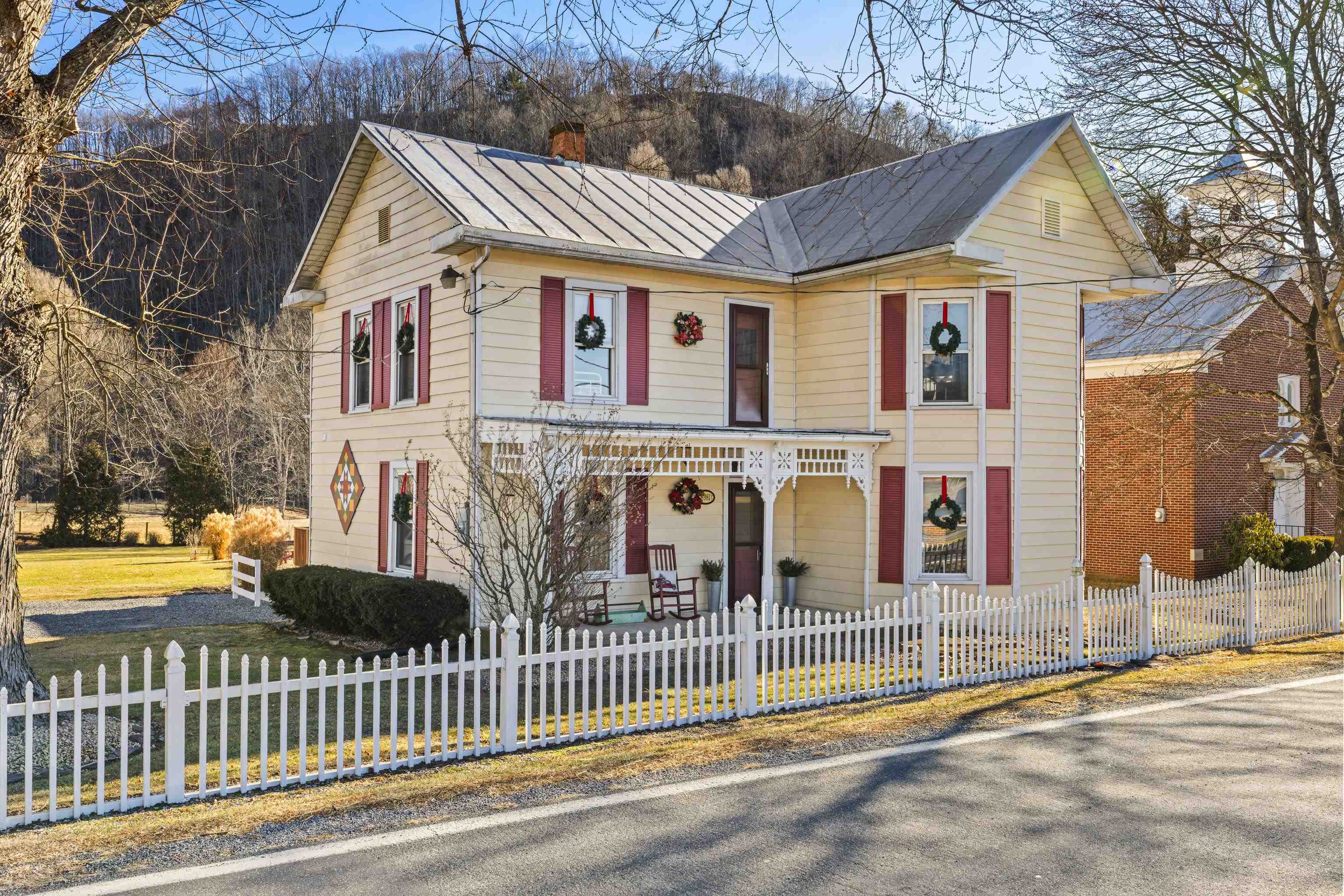 8981 HIGHLAND TPKE, MCDOWELL, Virginia 24458, 3 Bedrooms Bedrooms, ,2 BathroomsBathrooms,Residential,8981 HIGHLAND TPKE,672969 MLS # 672969