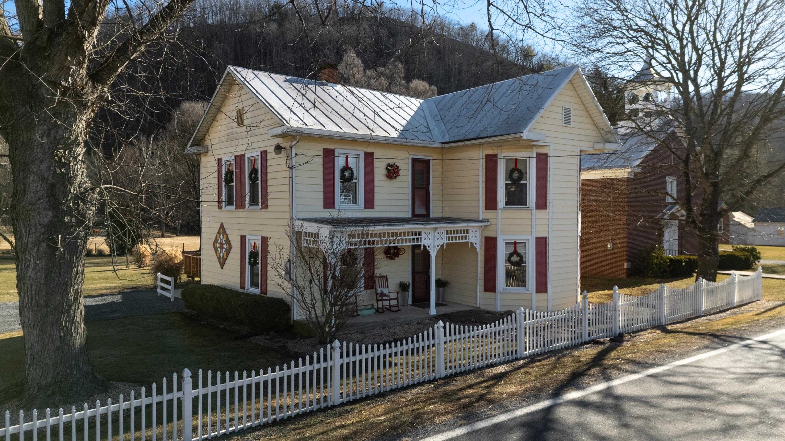 8981 HIGHLAND TPKE, MCDOWELL, Virginia 24458, 3 Bedrooms Bedrooms, ,2 BathroomsBathrooms,Residential,8981 HIGHLAND TPKE,672969 MLS # 672969