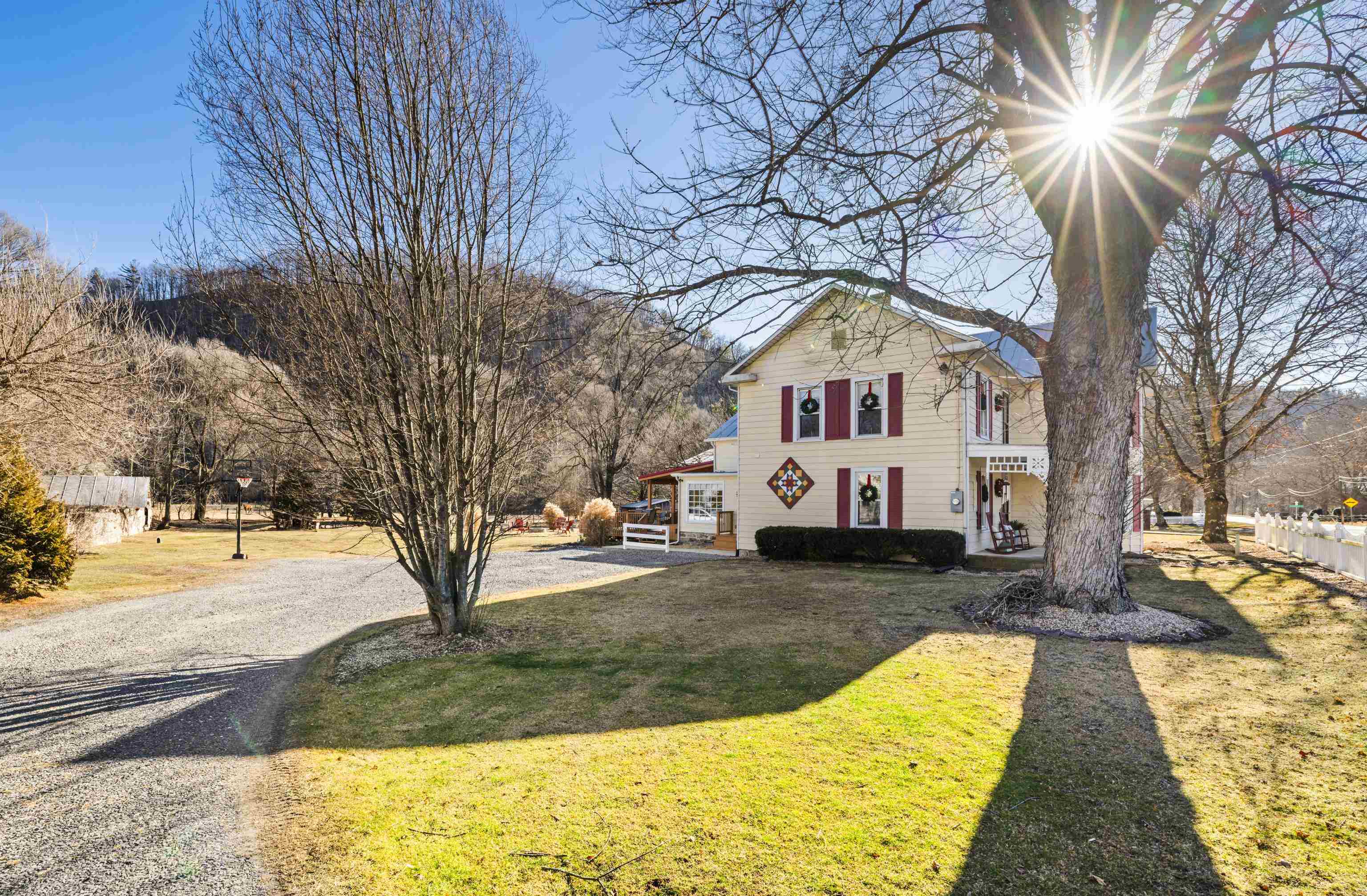 8981 HIGHLAND TPKE, MCDOWELL, Virginia 24458, 3 Bedrooms Bedrooms, ,2 BathroomsBathrooms,Residential,8981 HIGHLAND TPKE,672969 MLS # 672969