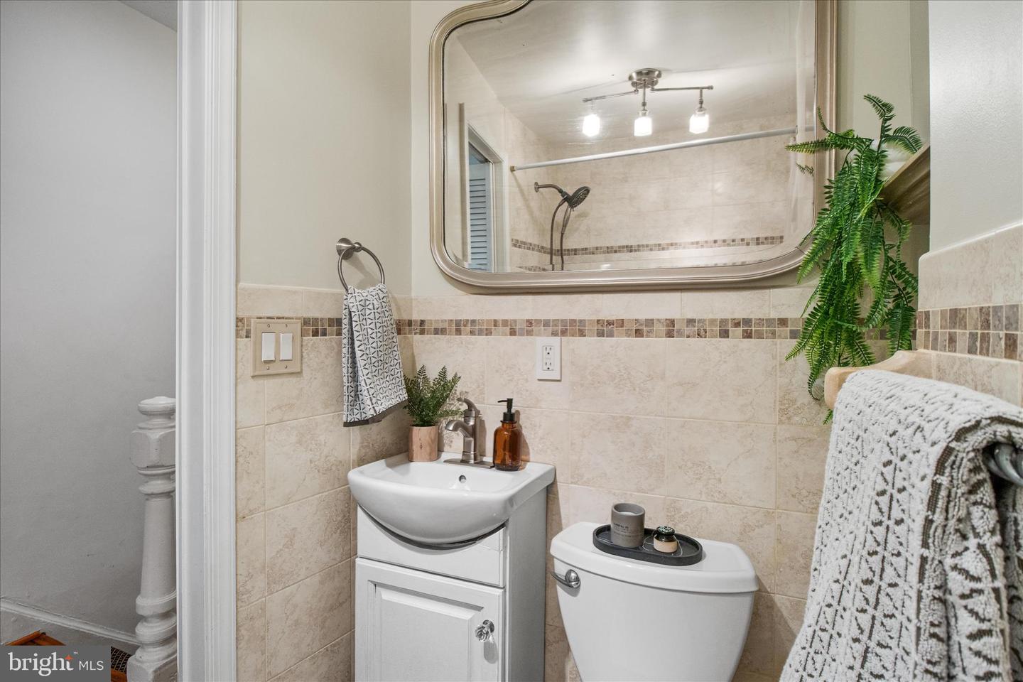 140 11TH ST NE, WASHINGTON, District Of Columbia 20002, 4 Bedrooms Bedrooms, ,2 BathroomsBathrooms,Residential,For sale,140 11TH ST NE,DCDC2223928 MLS # DCDC2223928