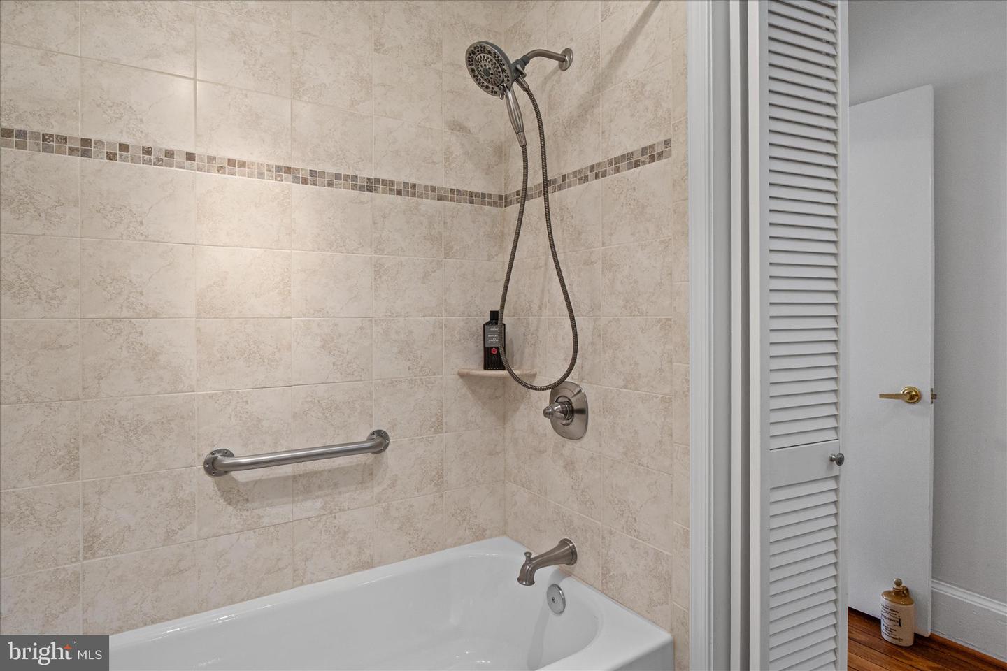 140 11TH ST NE, WASHINGTON, District Of Columbia 20002, 4 Bedrooms Bedrooms, ,2 BathroomsBathrooms,Residential,For sale,140 11TH ST NE,DCDC2223928 MLS # DCDC2223928