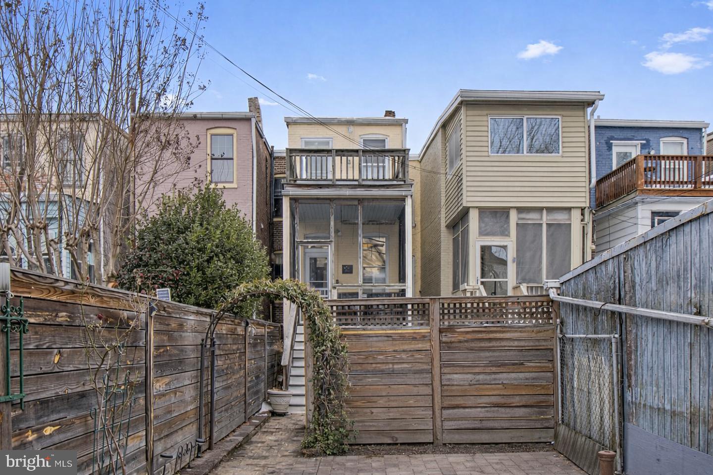 140 11TH ST NE, WASHINGTON, District Of Columbia 20002, 4 Bedrooms Bedrooms, ,2 BathroomsBathrooms,Residential,For sale,140 11TH ST NE,DCDC2223928 MLS # DCDC2223928