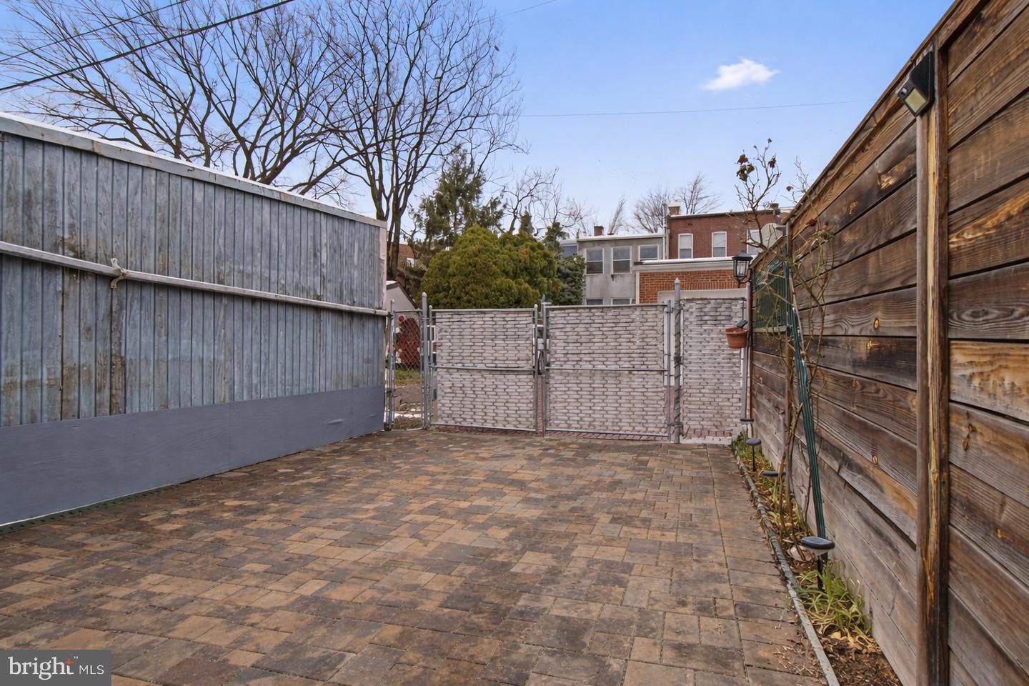 140 11TH ST NE, WASHINGTON, District Of Columbia 20002, 4 Bedrooms Bedrooms, ,2 BathroomsBathrooms,Residential,For sale,140 11TH ST NE,DCDC2223928 MLS # DCDC2223928