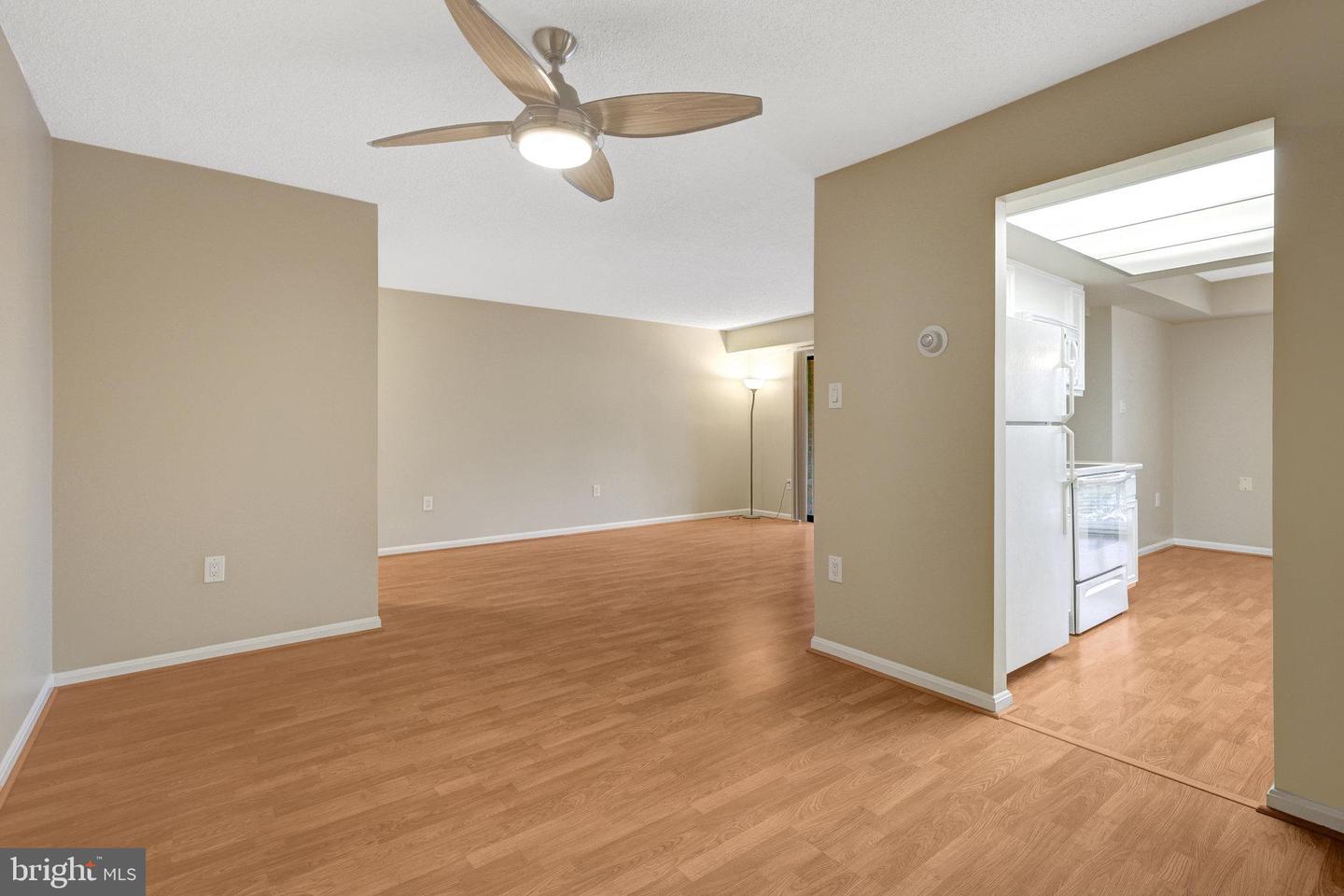 10208 BUSHMAN DR #422, OAKTON, Virginia 22124, 1 Bedroom Bedrooms, ,1 BathroomBathrooms,Residential,For sale,10208 BUSHMAN DR #422,VAFX2267944 MLS # VAFX2267944