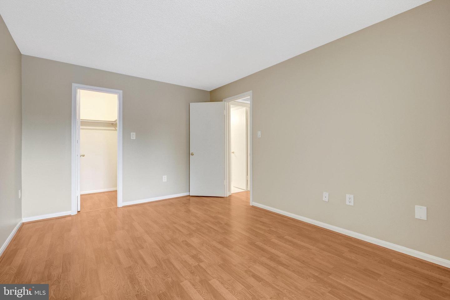 10208 BUSHMAN DR #422, OAKTON, Virginia 22124, 1 Bedroom Bedrooms, ,1 BathroomBathrooms,Residential,For sale,10208 BUSHMAN DR #422,VAFX2267944 MLS # VAFX2267944