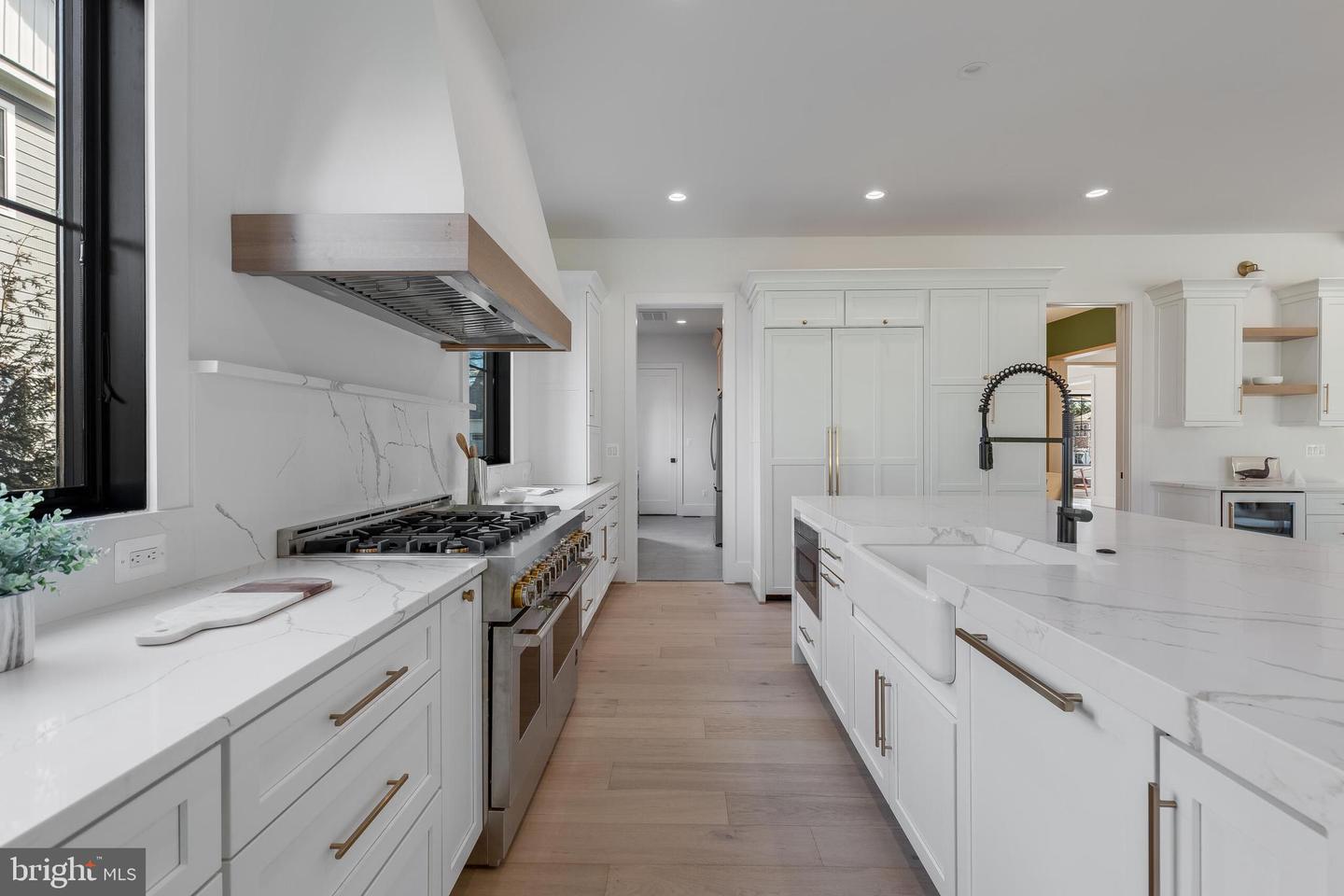 123 TAPAWINGO RD SW, VIENNA, Virginia 22180, 7 Bedrooms Bedrooms, ,6 BathroomsBathrooms,Residential,For sale,123 TAPAWINGO RD SW,VAFX2278862 MLS # VAFX2278862