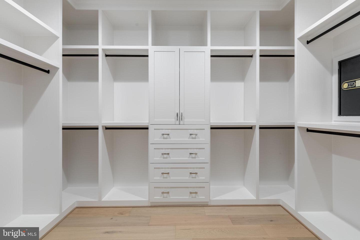 123 TAPAWINGO RD SW, VIENNA, Virginia 22180, 7 Bedrooms Bedrooms, ,6 BathroomsBathrooms,Residential,For sale,123 TAPAWINGO RD SW,VAFX2278862 MLS # VAFX2278862