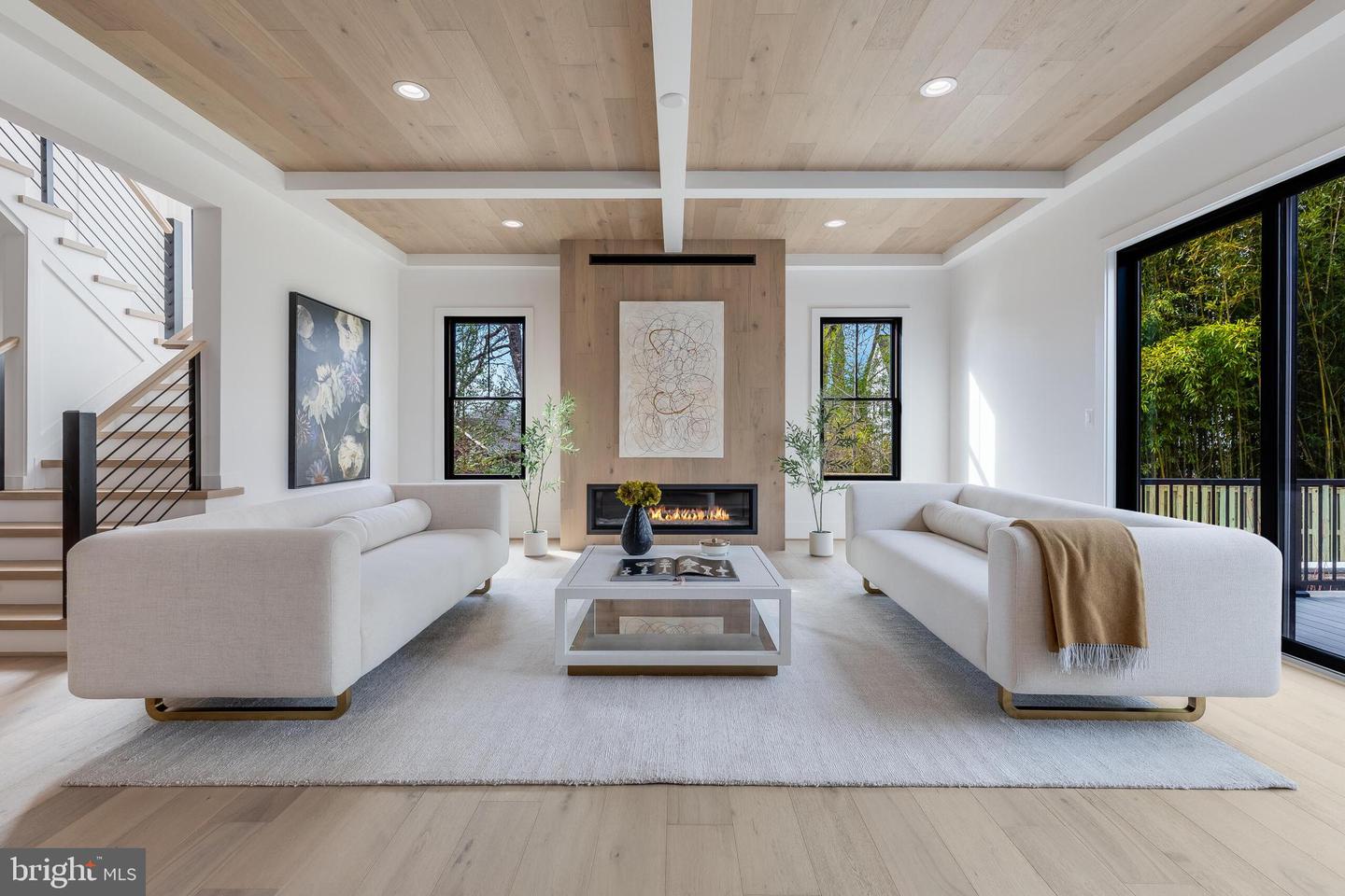 123 TAPAWINGO RD SW, VIENNA, Virginia 22180, 7 Bedrooms Bedrooms, ,6 BathroomsBathrooms,Residential,For sale,123 TAPAWINGO RD SW,VAFX2278862 MLS # VAFX2278862