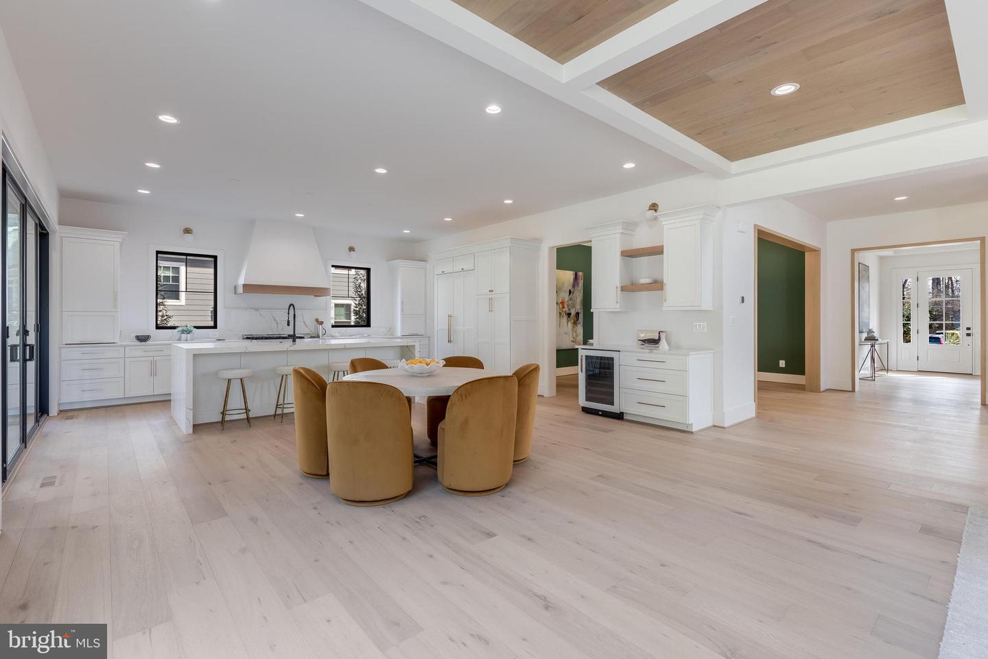 123 TAPAWINGO RD SW, VIENNA, Virginia 22180, 7 Bedrooms Bedrooms, ,6 BathroomsBathrooms,Residential,For sale,123 TAPAWINGO RD SW,VAFX2278862 MLS # VAFX2278862