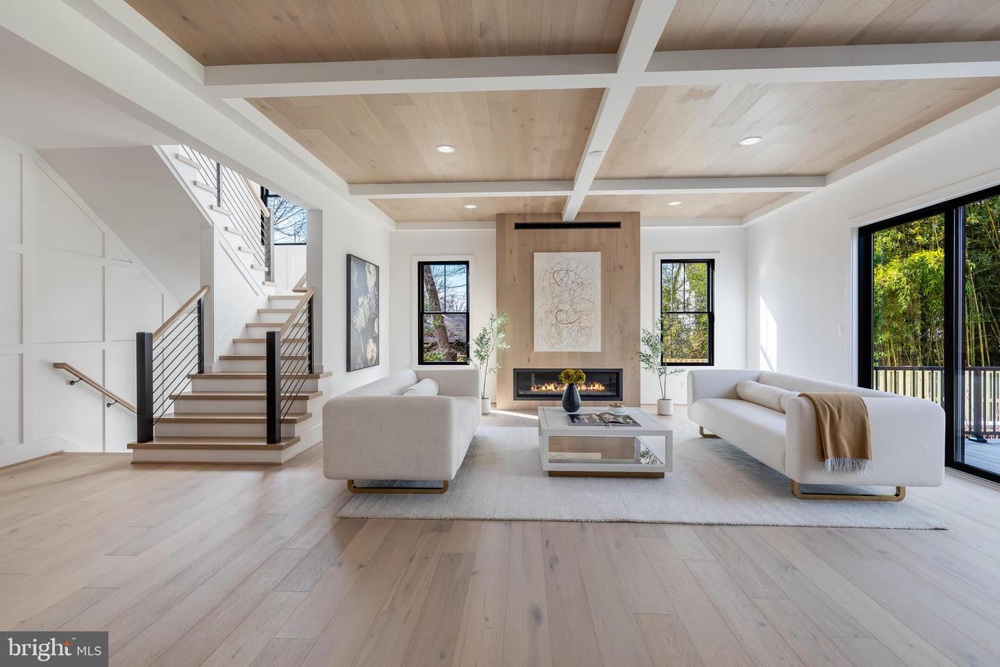 123 TAPAWINGO RD SW, VIENNA, Virginia 22180, 7 Bedrooms Bedrooms, ,6 BathroomsBathrooms,Residential,For sale,123 TAPAWINGO RD SW,VAFX2278862 MLS # VAFX2278862