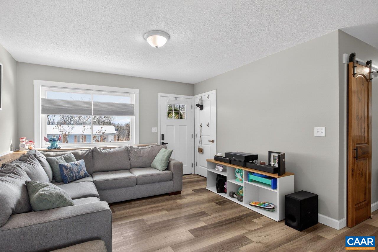 273 E RIVERSIDE DR, TIMBERVILLE, Virginia 22853, 3 Bedrooms Bedrooms, ,1 BathroomBathrooms,Residential,273 E RIVERSIDE DR,672985 MLS # 672985 273 E RIVERSIDE DR, TIMBERVILLE, Virginia 22853, 3 Bedrooms Bedrooms, ,1 BathroomBathrooms,Residential,273 E RIVERSIDE DR,672985 MLS # 672985