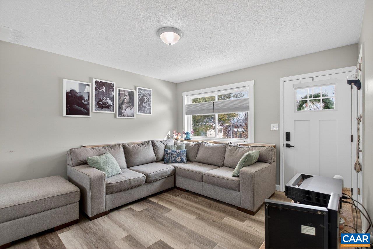 273 E RIVERSIDE DR, TIMBERVILLE, Virginia 22853, 3 Bedrooms Bedrooms, ,1 BathroomBathrooms,Residential,273 E RIVERSIDE DR,672985 MLS # 672985 273 E RIVERSIDE DR, TIMBERVILLE, Virginia 22853, 3 Bedrooms Bedrooms, ,1 BathroomBathrooms,Residential,273 E RIVERSIDE DR,672985 MLS # 672985