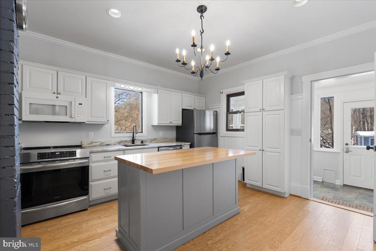 23320 WATSON RD, LEESBURG, Virginia 20175, 3 Bedrooms Bedrooms, ,2 BathroomsBathrooms,Residential,For sale,23320 WATSON RD,VALO2112254 MLS # VALO2112254