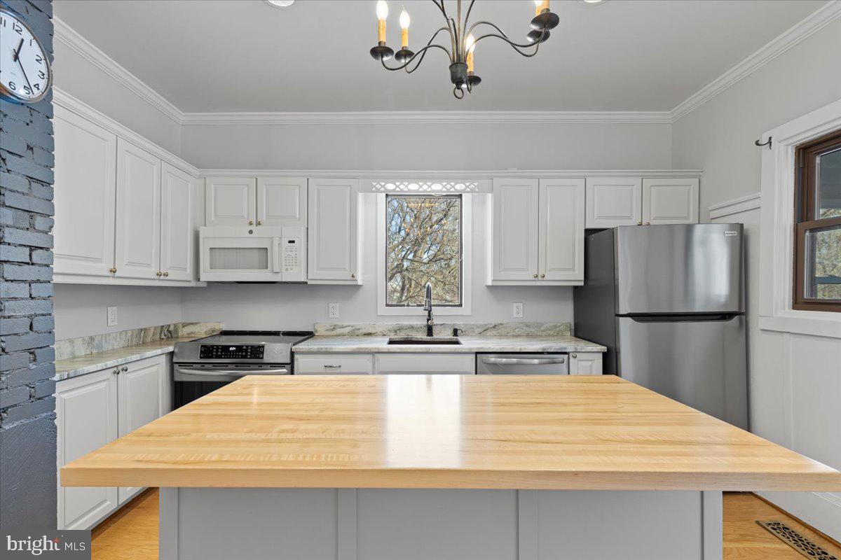 23320 WATSON RD, LEESBURG, Virginia 20175, 3 Bedrooms Bedrooms, ,2 BathroomsBathrooms,Residential,For sale,23320 WATSON RD,VALO2112254 MLS # VALO2112254