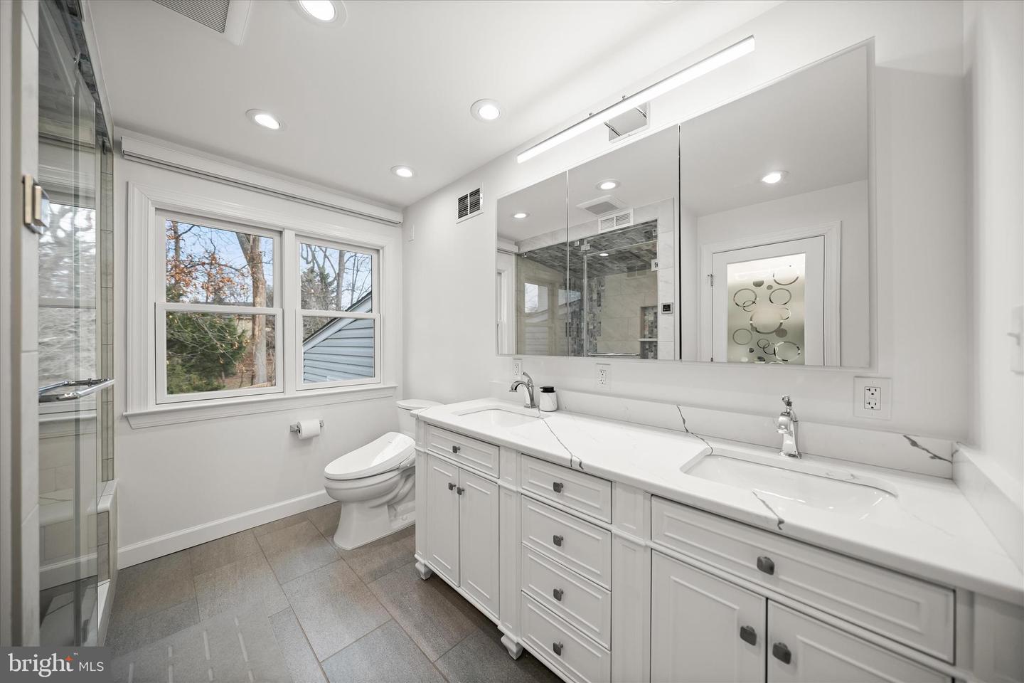 515 WOODLAND CT NW, VIENNA, Virginia 22180, 6 Bedrooms Bedrooms, ,3 BathroomsBathrooms,Residential,For sale,515 WOODLAND CT NW,VAFX2282532 MLS # VAFX2282532