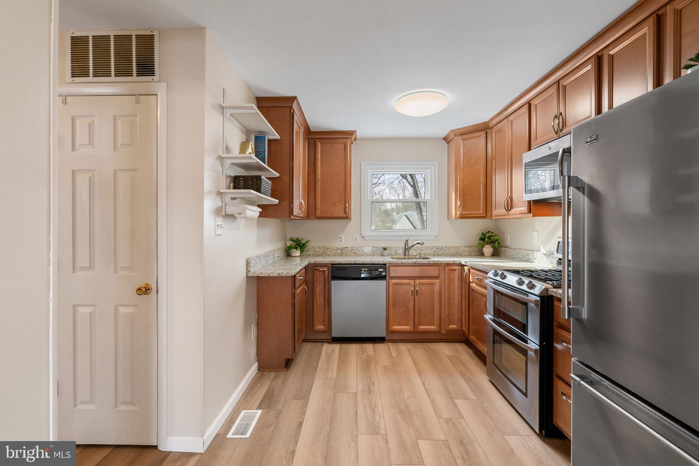 5606 ROUNDTREE DR, WOODBRIDGE, Virginia 22193, 3 Bedrooms Bedrooms, ,2 BathroomsBathrooms,Residential,For sale,5606 ROUNDTREE DR,VAPW2109478 MLS # VAPW2109478