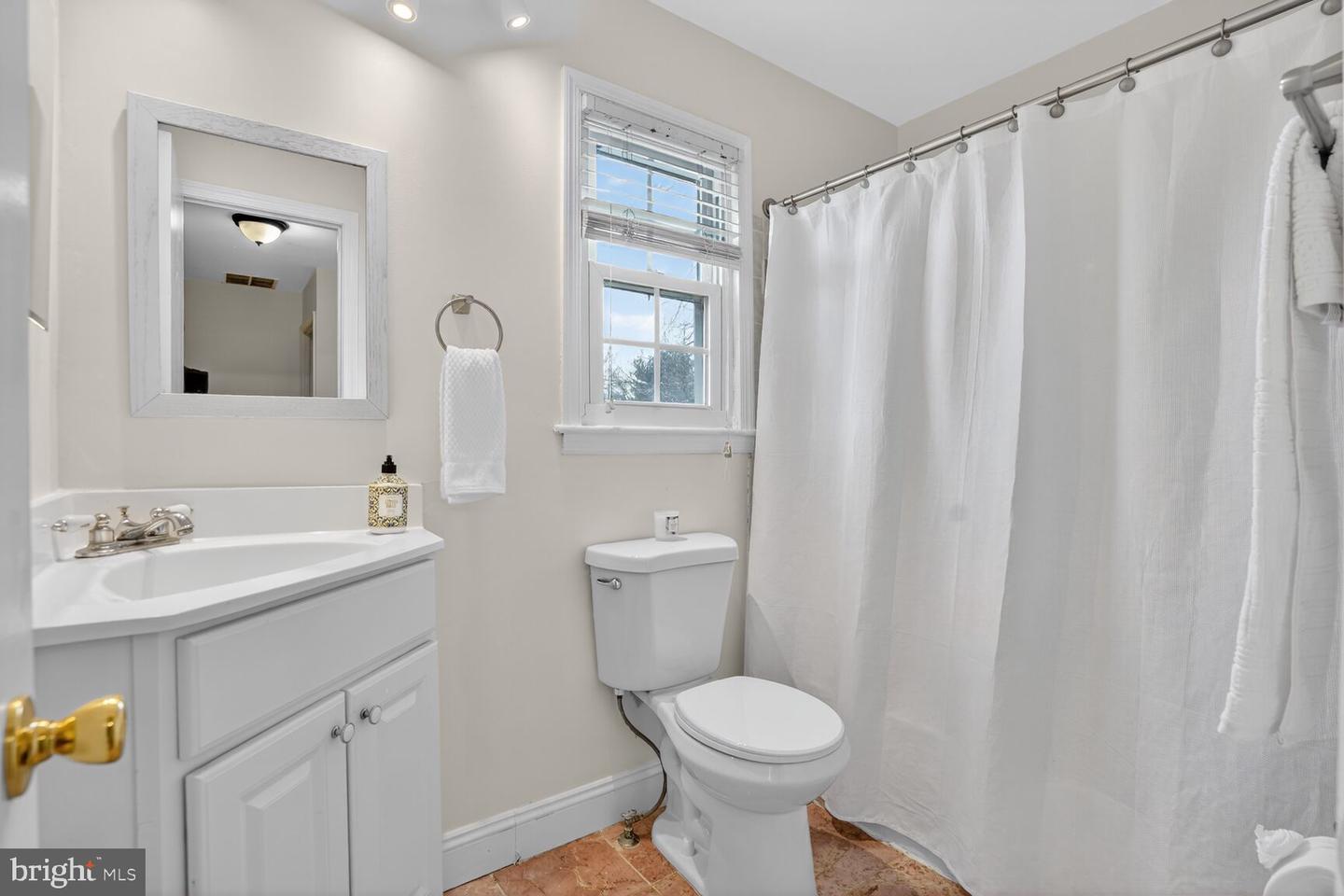 6015 TICONDEROGA CT, BURKE, Virginia 22015, 4 Bedrooms Bedrooms, ,3 BathroomsBathrooms,Residential,For sale,6015 TICONDEROGA CT,VAFX2283924 MLS # VAFX2283924