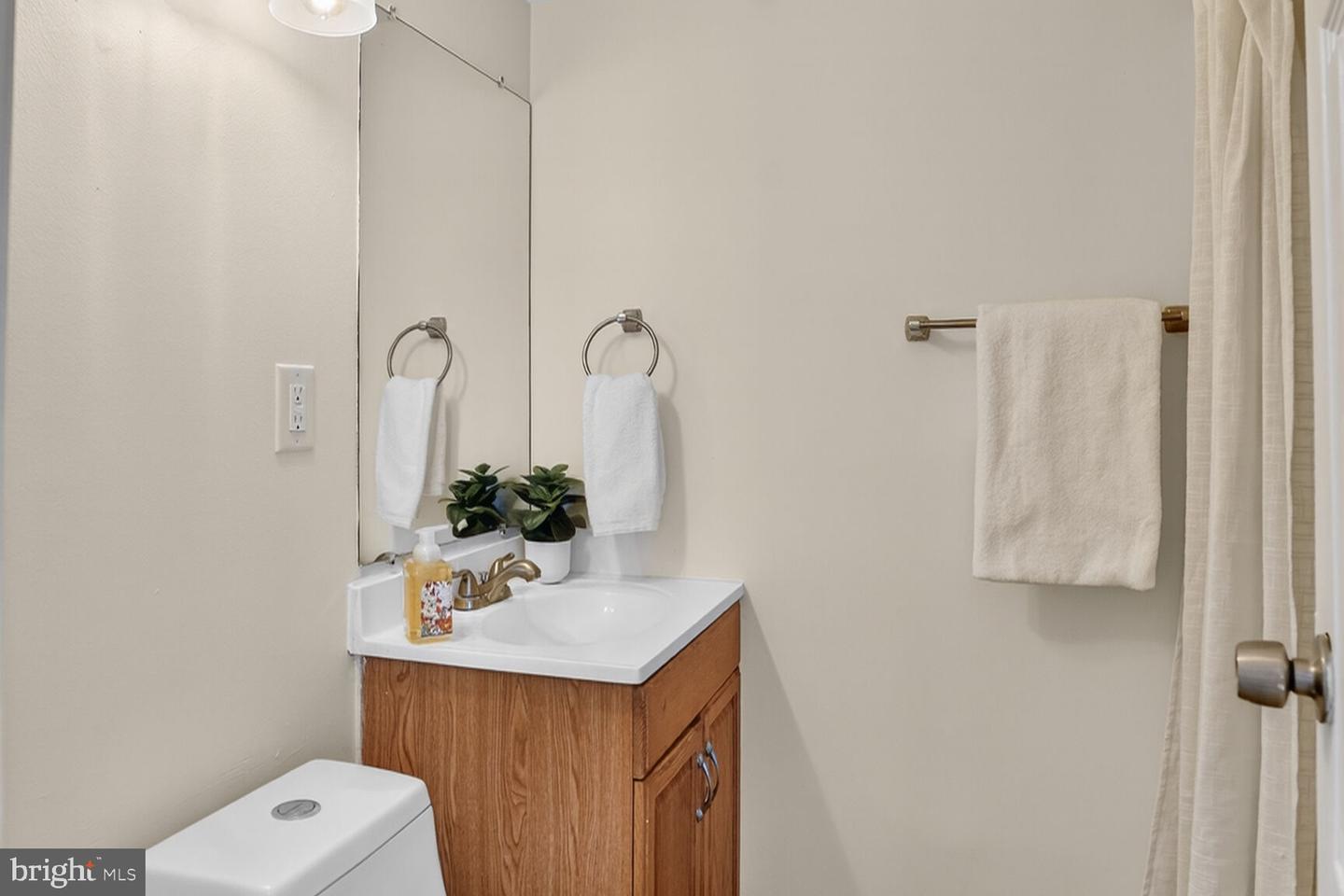 6015 TICONDEROGA CT, BURKE, Virginia 22015, 4 Bedrooms Bedrooms, ,3 BathroomsBathrooms,Residential,For sale,6015 TICONDEROGA CT,VAFX2283924 MLS # VAFX2283924