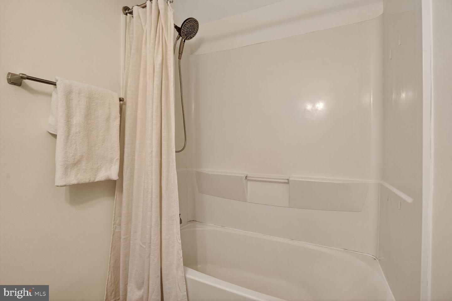 6015 TICONDEROGA CT, BURKE, Virginia 22015, 4 Bedrooms Bedrooms, ,3 BathroomsBathrooms,Residential,For sale,6015 TICONDEROGA CT,VAFX2283924 MLS # VAFX2283924