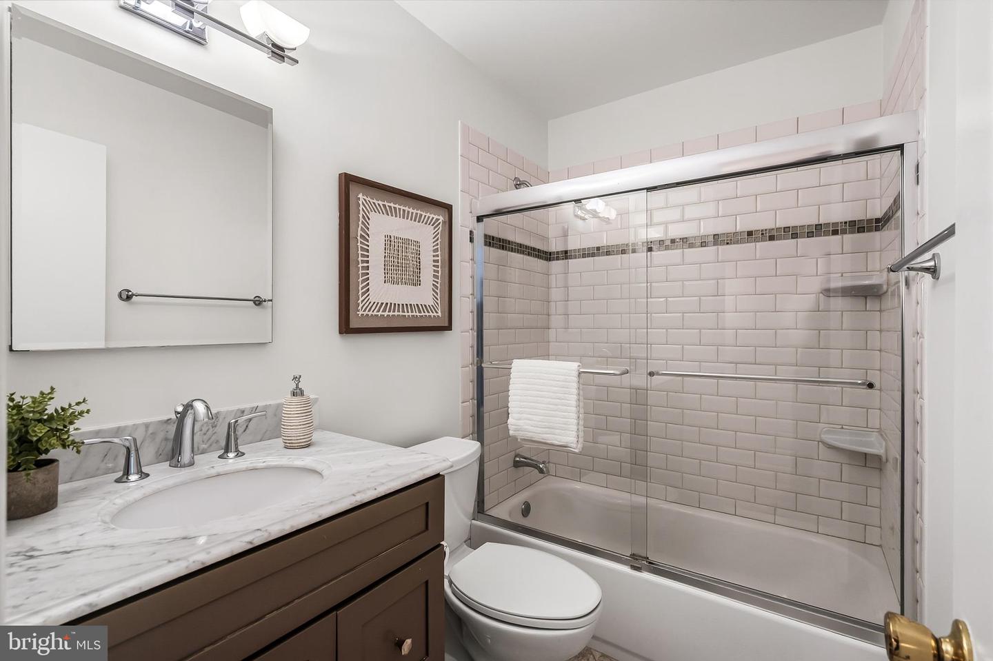 9637 SCOTCH HAVEN DR, VIENNA, Virginia 22181, 3 Bedrooms Bedrooms, 11 Rooms Rooms,3 BathroomsBathrooms,Residential,For sale,9637 SCOTCH HAVEN DR,VAFX2284016 MLS # VAFX2284016