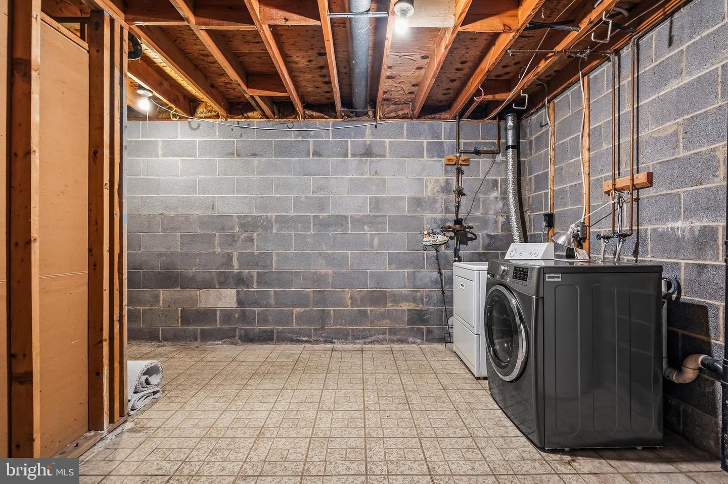 9637 SCOTCH HAVEN DR, VIENNA, Virginia 22181, 3 Bedrooms Bedrooms, 11 Rooms Rooms,3 BathroomsBathrooms,Residential,For sale,9637 SCOTCH HAVEN DR,VAFX2284016 MLS # VAFX2284016