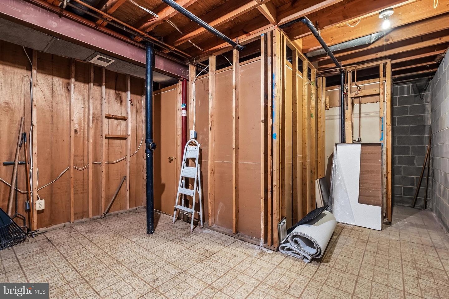 9637 SCOTCH HAVEN DR, VIENNA, Virginia 22181, 3 Bedrooms Bedrooms, 11 Rooms Rooms,3 BathroomsBathrooms,Residential,For sale,9637 SCOTCH HAVEN DR,VAFX2284016 MLS # VAFX2284016