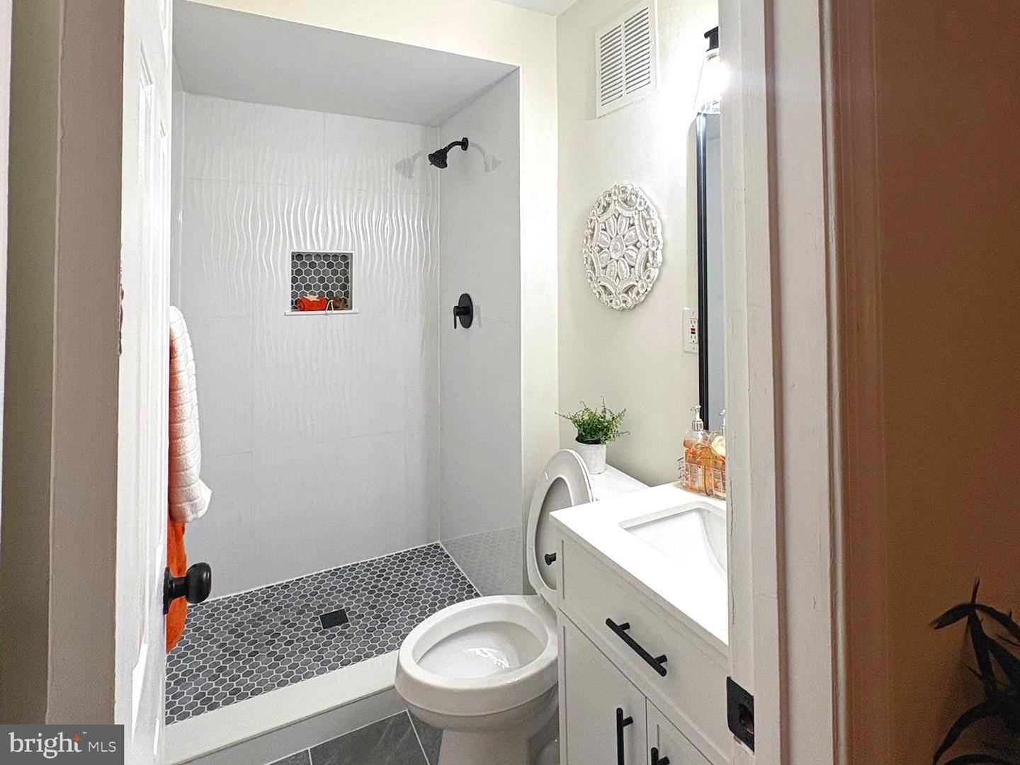 14444 COOL OAK LN, CENTREVILLE, Virginia 20121, 3 Bedrooms Bedrooms, ,2 BathroomsBathrooms,Residential,For sale,14444 COOL OAK LN,VAFX2284146 MLS # VAFX2284146