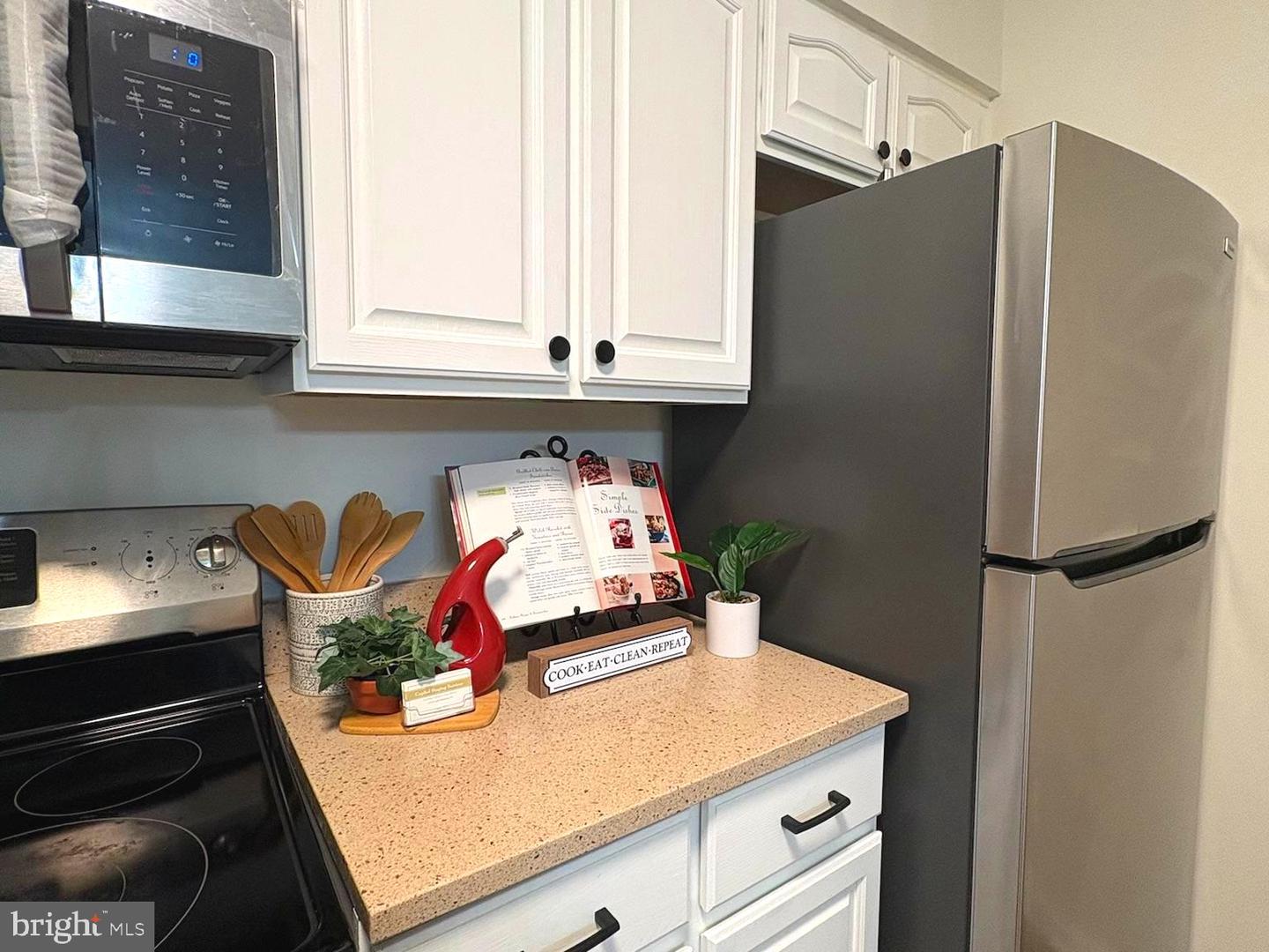 14444 COOL OAK LN, CENTREVILLE, Virginia 20121, 3 Bedrooms Bedrooms, ,2 BathroomsBathrooms,Residential,For sale,14444 COOL OAK LN,VAFX2284146 MLS # VAFX2284146