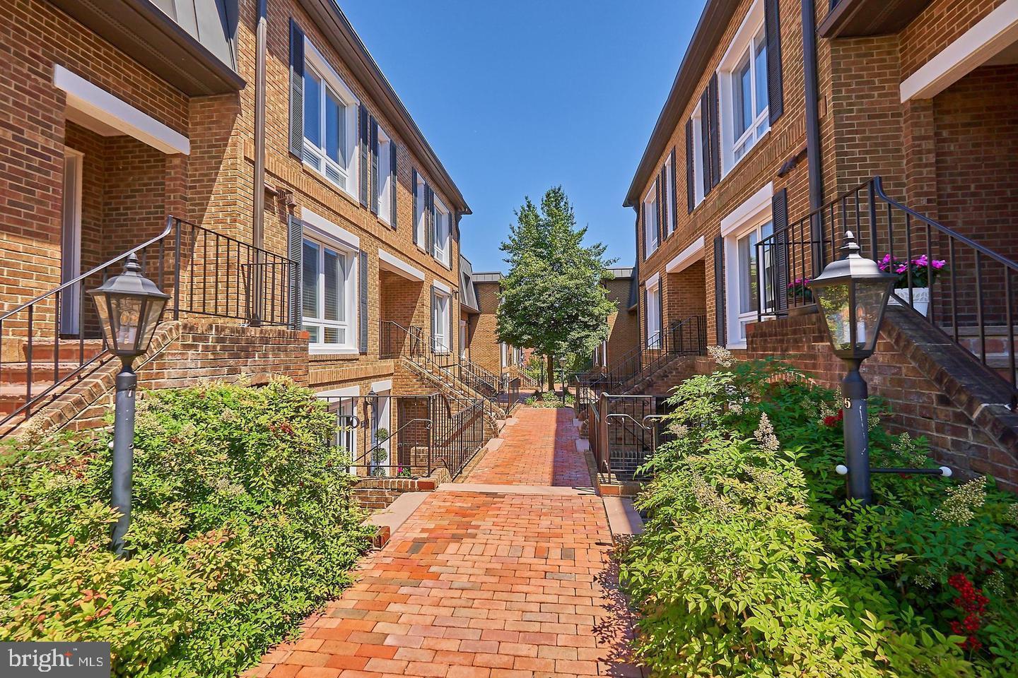 2121D N MONROE ST, ARLINGTON, Virginia 22207, 2 Bedrooms Bedrooms, ,2 BathroomsBathrooms,Residential,For sale,2121D N MONROE ST,VAAR2067352 MLS # VAAR2067352