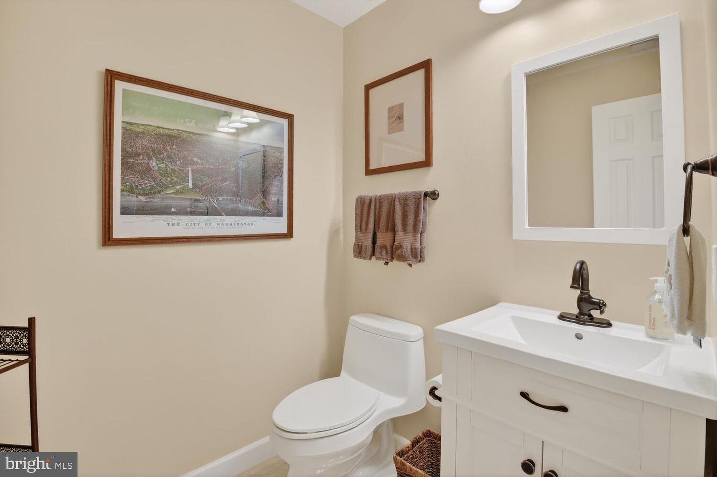 2121D N MONROE ST, ARLINGTON, Virginia 22207, 2 Bedrooms Bedrooms, ,2 BathroomsBathrooms,Residential,For sale,2121D N MONROE ST,VAAR2067352 MLS # VAAR2067352