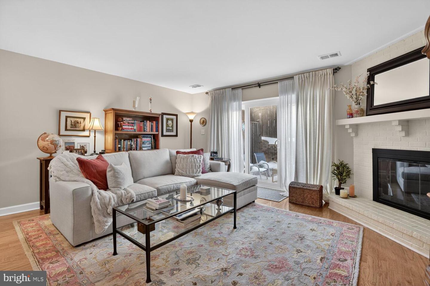 2121D N MONROE ST, ARLINGTON, Virginia 22207, 2 Bedrooms Bedrooms, ,2 BathroomsBathrooms,Residential,For sale,2121D N MONROE ST,VAAR2067352 MLS # VAAR2067352