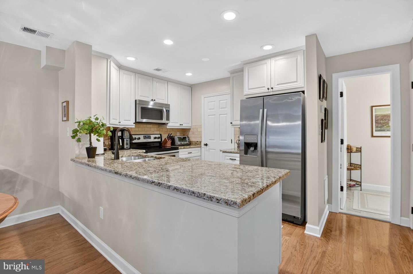 2121D N MONROE ST, ARLINGTON, Virginia 22207, 2 Bedrooms Bedrooms, ,2 BathroomsBathrooms,Residential,For sale,2121D N MONROE ST,VAAR2067352 MLS # VAAR2067352