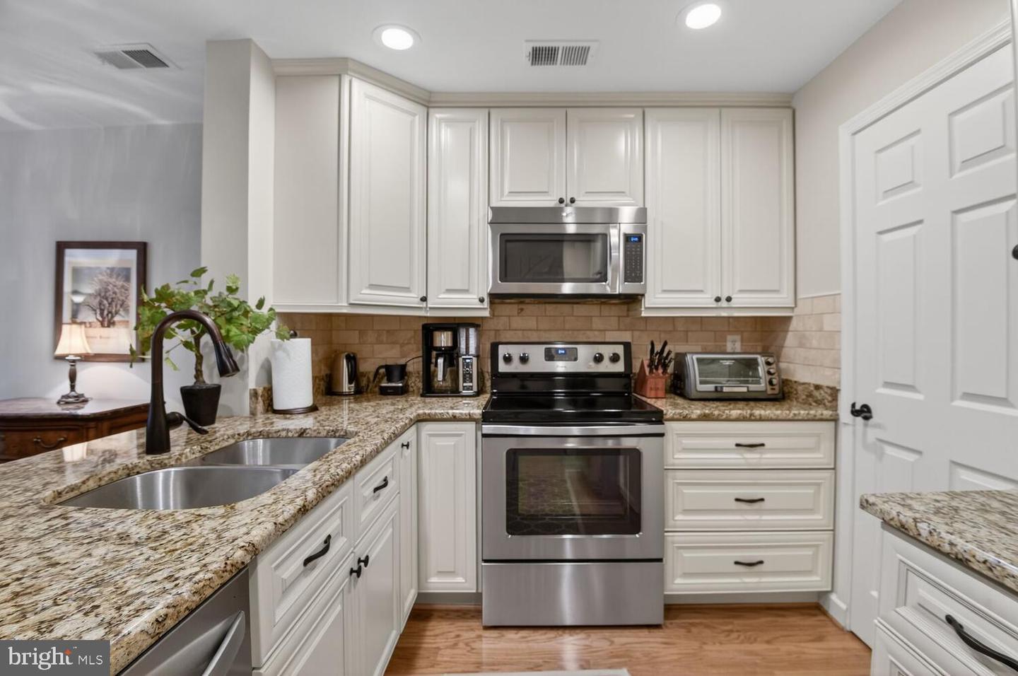 2121D N MONROE ST, ARLINGTON, Virginia 22207, 2 Bedrooms Bedrooms, ,2 BathroomsBathrooms,Residential,For sale,2121D N MONROE ST,VAAR2067352 MLS # VAAR2067352