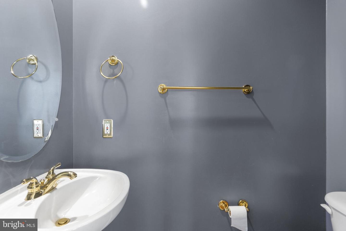 8882 ASHGROVE HOUSE LN, VIENNA, Virginia 22182, 3 Bedrooms Bedrooms, ,3 BathroomsBathrooms,Residential,For sale,8882 ASHGROVE HOUSE LN,VAFX2284282 MLS # VAFX2284282