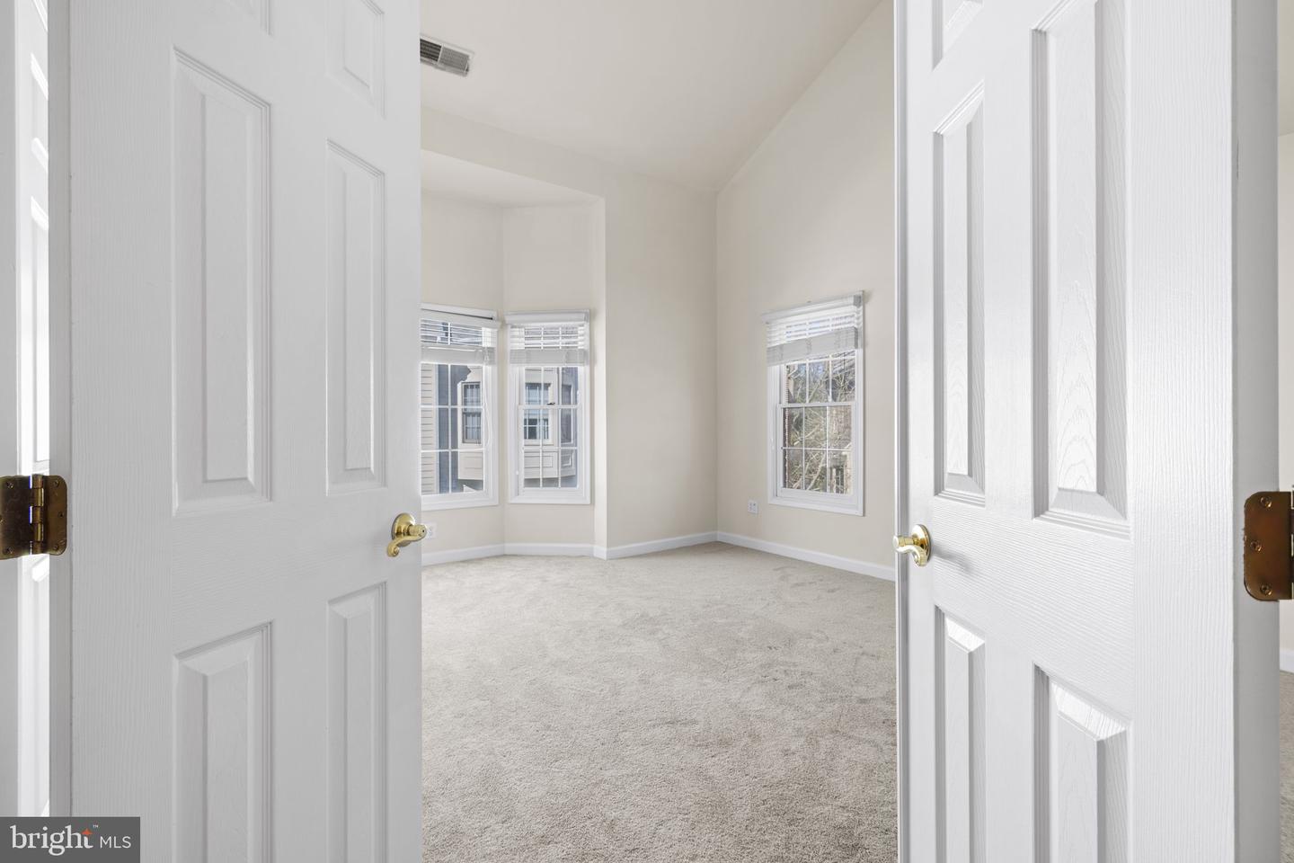 8882 ASHGROVE HOUSE LN, VIENNA, Virginia 22182, 3 Bedrooms Bedrooms, ,3 BathroomsBathrooms,Residential,For sale,8882 ASHGROVE HOUSE LN,VAFX2284282 MLS # VAFX2284282