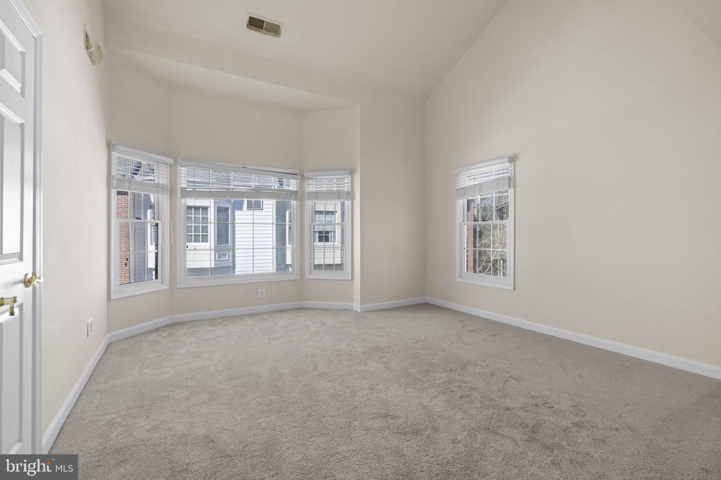 8882 ASHGROVE HOUSE LN, VIENNA, Virginia 22182, 3 Bedrooms Bedrooms, ,3 BathroomsBathrooms,Residential,For sale,8882 ASHGROVE HOUSE LN,VAFX2284282 MLS # VAFX2284282